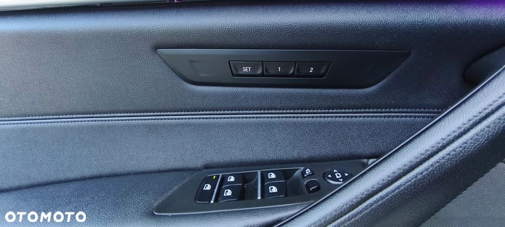 BMW Seria 5 530i Sport Line - 33