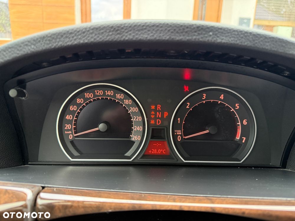 BMW Seria 7 745i L - 8