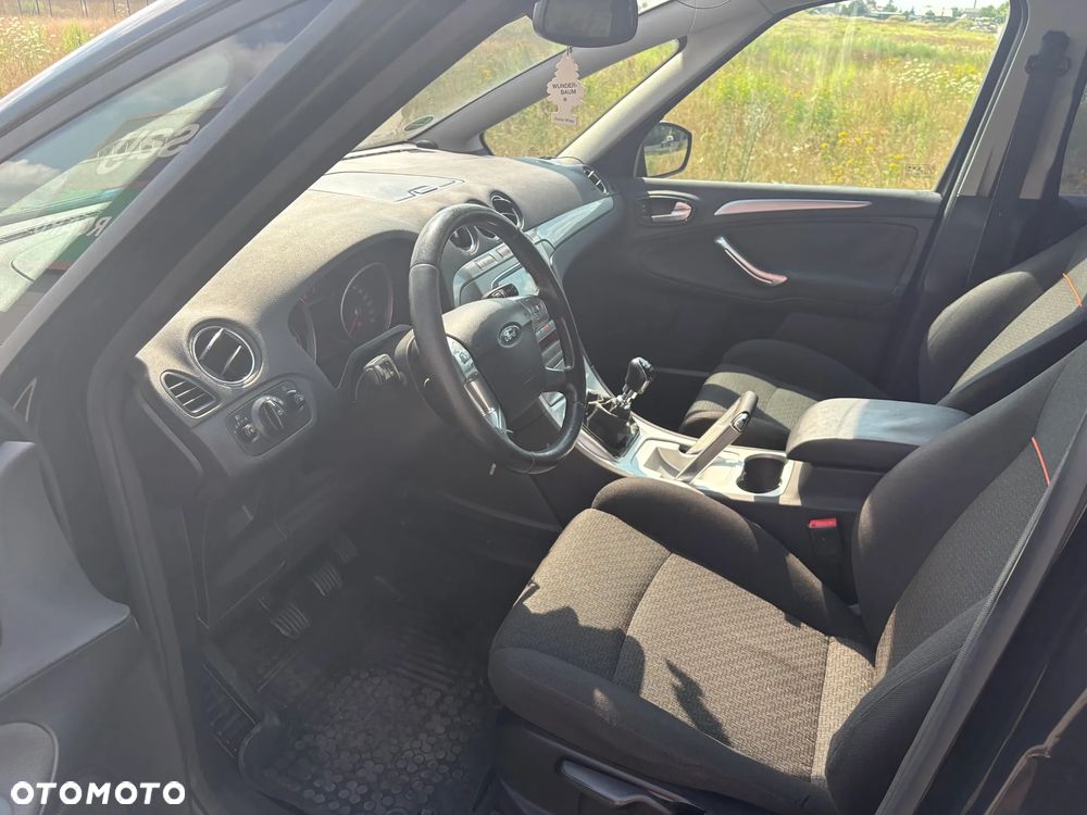 Ford S-Max - 12