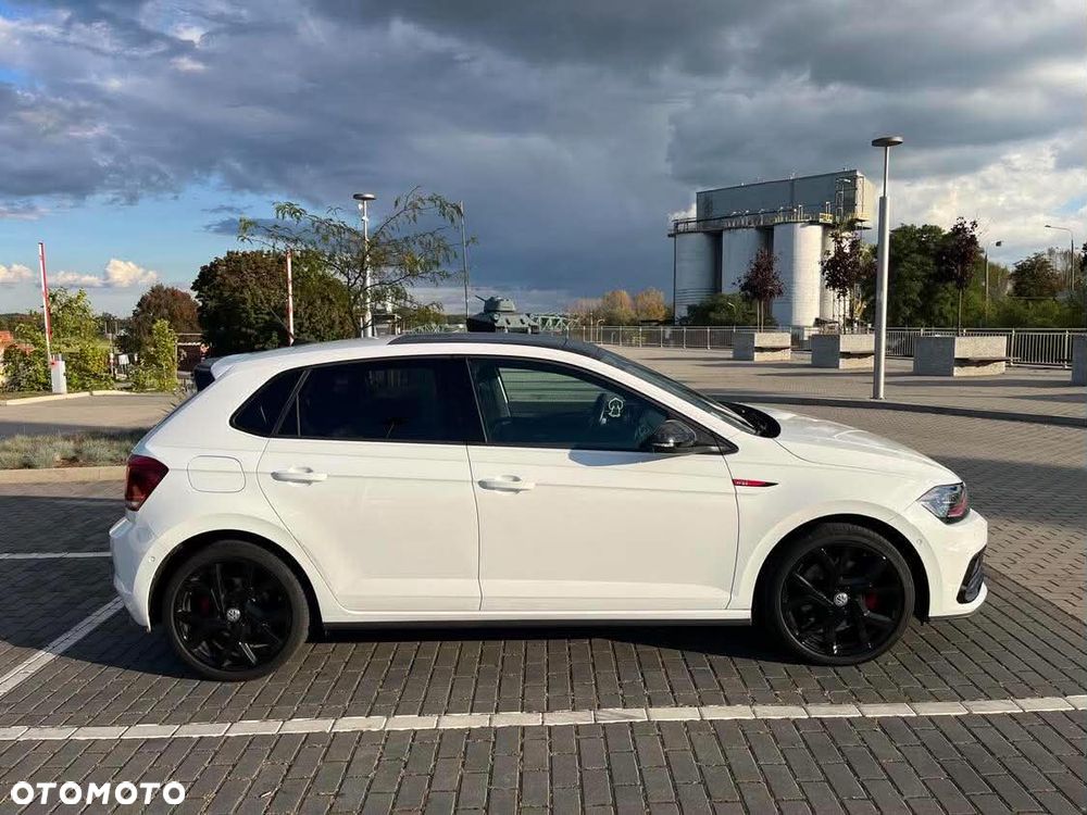 Volkswagen Polo - 8
