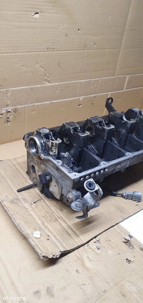 Głowica silnika kompletna VW Passat B6 2.0 TDI 038103373R - 4