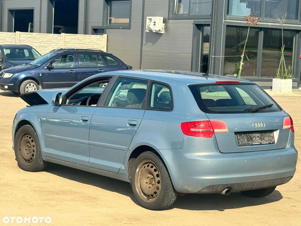 Audi A3 Sportback 1.6 Ambiente - 2