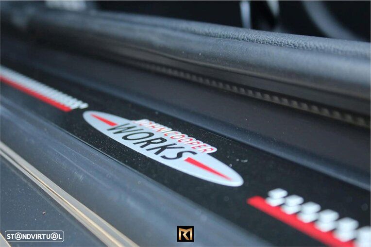 MINI Cabrio John Cooper Works - 28