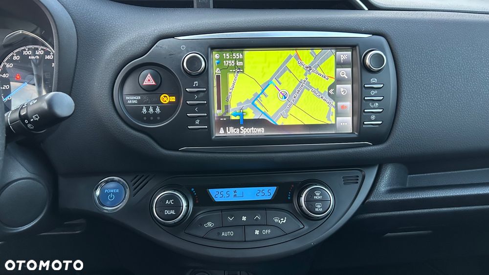 Toyota Yaris Hybrid 100 Business Edition - 36