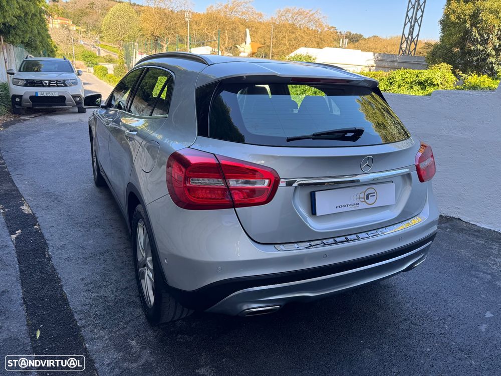 Mercedes-Benz GLA 200 Urban - 4