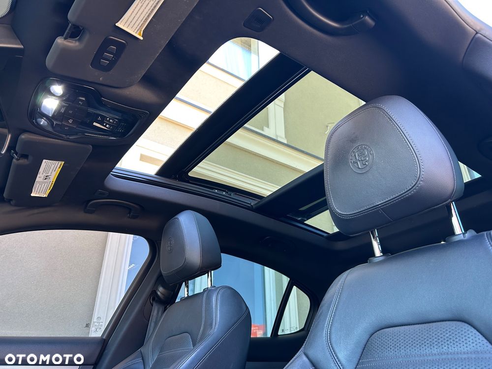 Alfa Romeo Stelvio 2.0 Turbo 16V AT8-Q4 Veloce Ti - 17