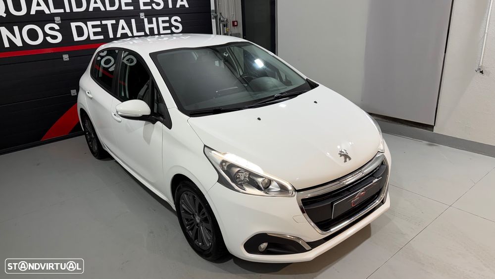 Peugeot 208 1.2 PureTech Signature - 5