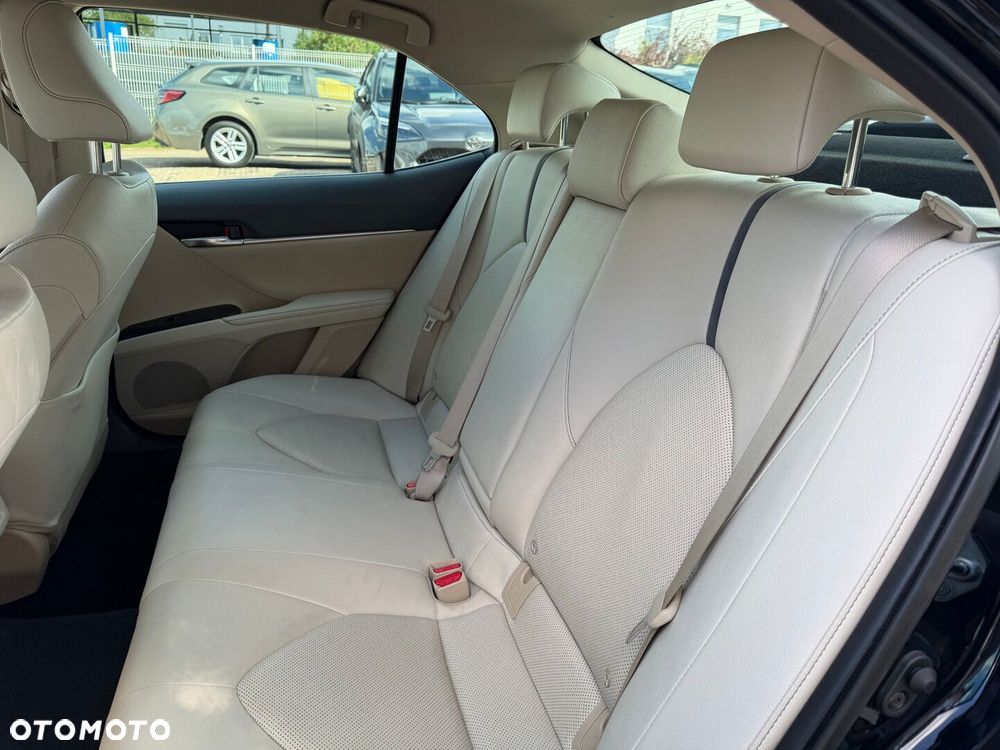 Toyota Camry 2.5 Hybrid Executive CVT - 24
