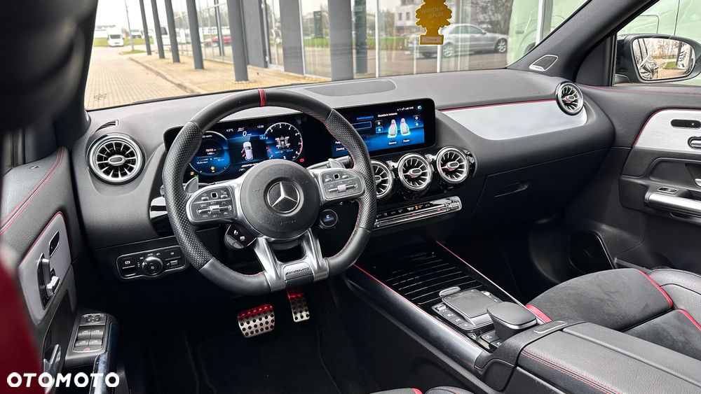 Mercedes-Benz GLA - 37