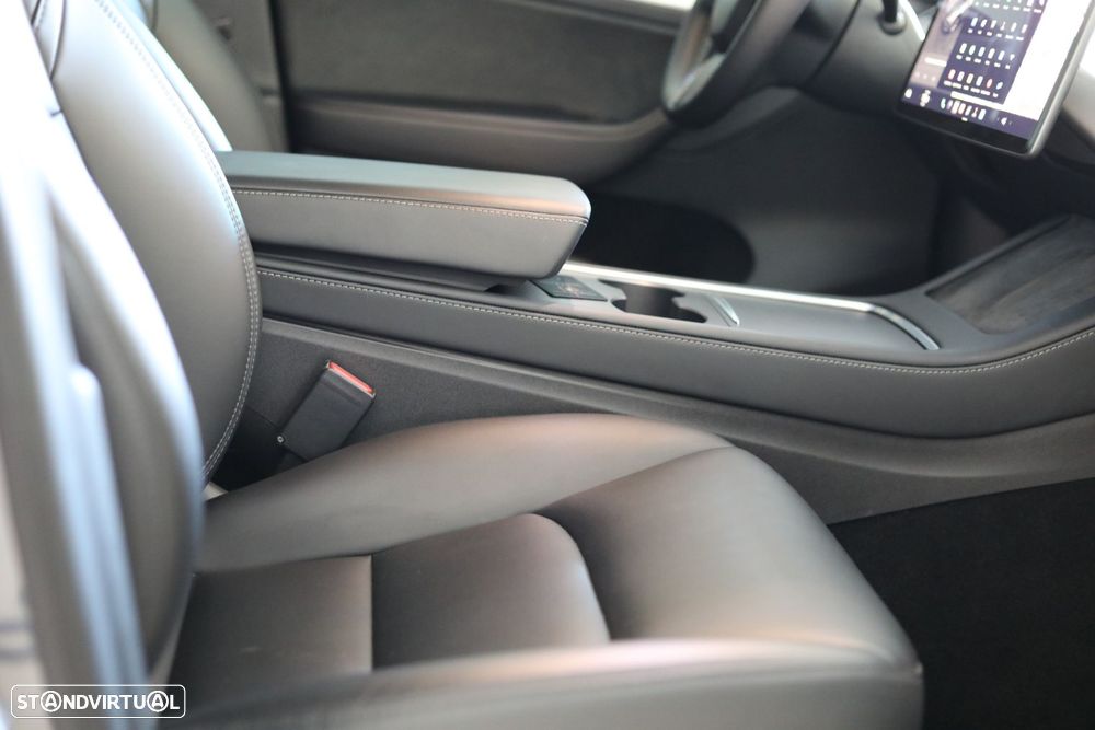 Tesla Model Y Long-Range RWD - 34