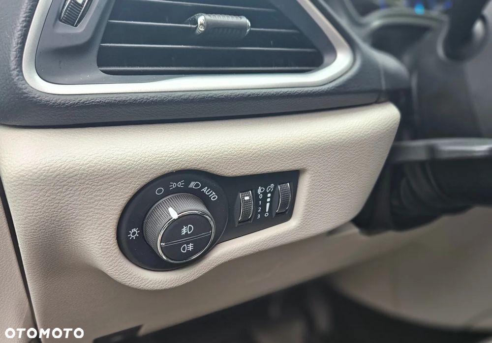 Chrysler Pacifica - 20