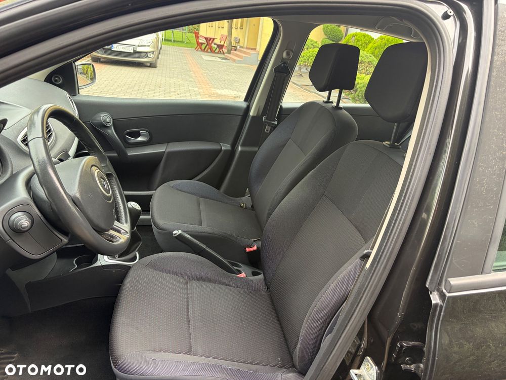 Renault Clio - 25
