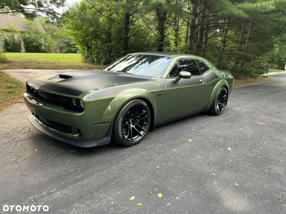 Dodge Challenger - 10