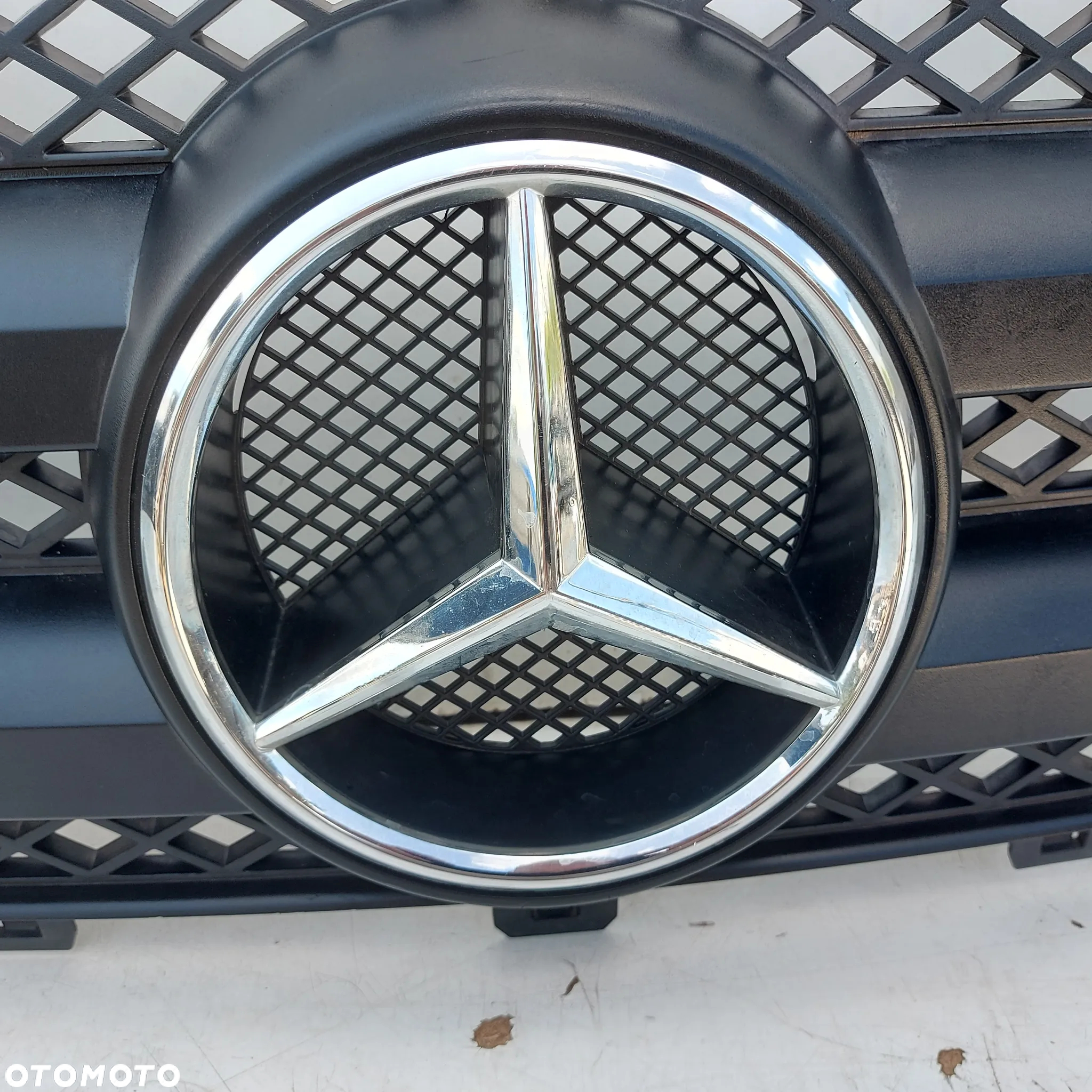 GRILL ATRAPA CHLODNICY EMBLEMAT CHROM MERCEDES SPRINTER W906 906 ORYGINAL DEMONTAZ 9068800385 - 2