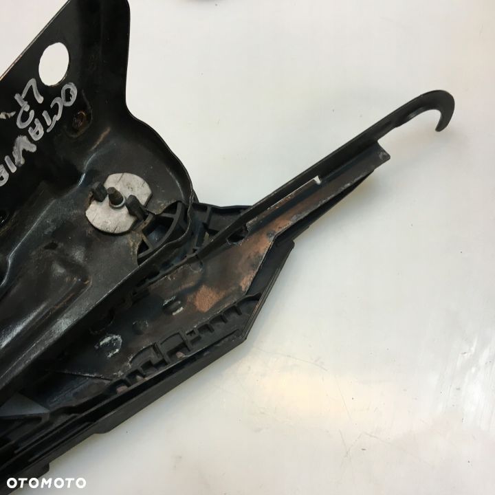 ŚLIZG LAMPY LEWY PRZÓD SKODA OCTAVIA II 1Z0941339 - 3