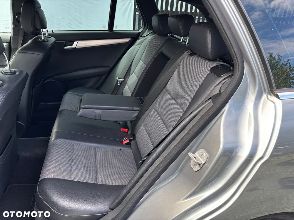 Mercedes-Benz Klasa C 250 (BlueTEC) d 4Matic 7G-TRONIC AMG Line - 20