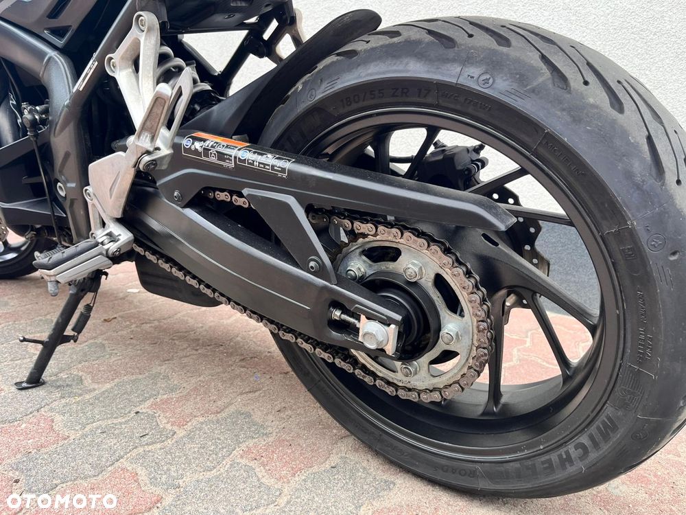 Honda CB - 12