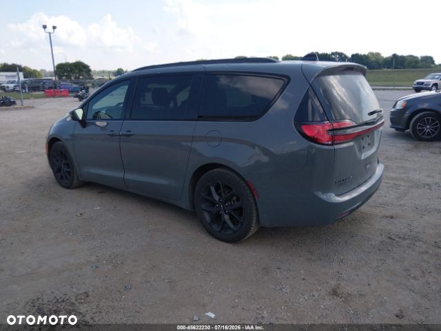 Chrysler Pacifica - 3