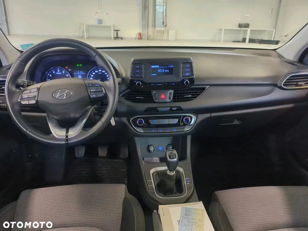 Hyundai i30 1.5 DPI Classic + - 7