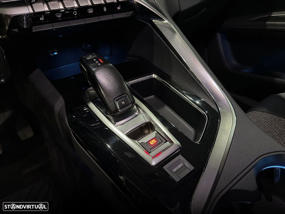 Peugeot 3008 1.2 PureTech Allure EAT8 - 26