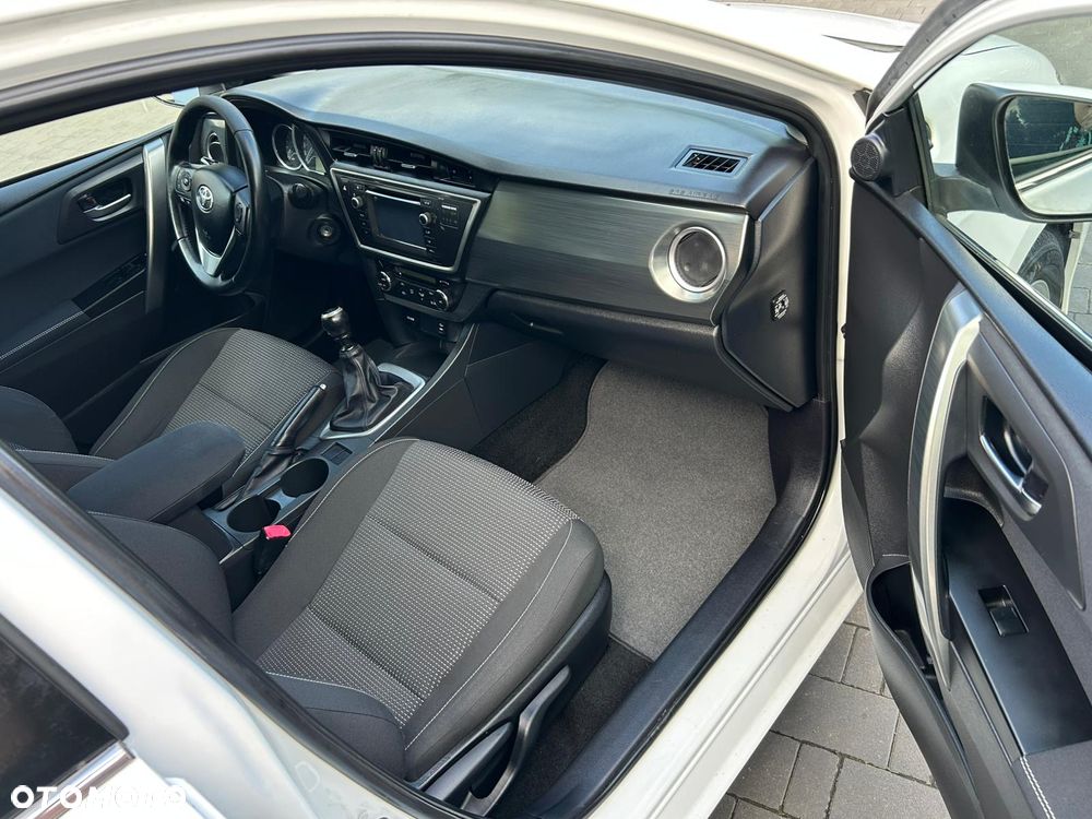 Toyota Auris 1.6 Premium - 16