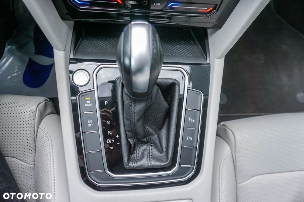 Volkswagen Passat 2.0 TDI Elegance DSG - 22