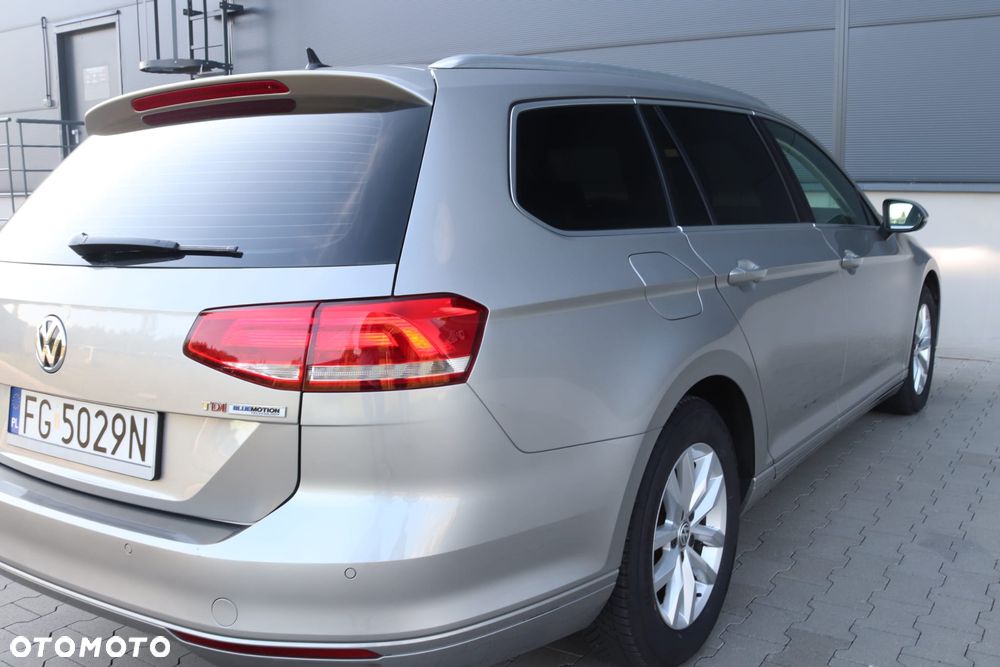 Volkswagen Passat 1.6 TDI BMT Comfortline - 12