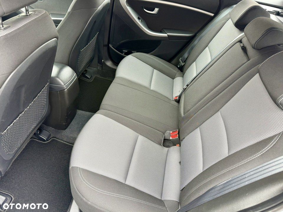 Hyundai i30 blue Kombi 1.6 GDi Passion - 37