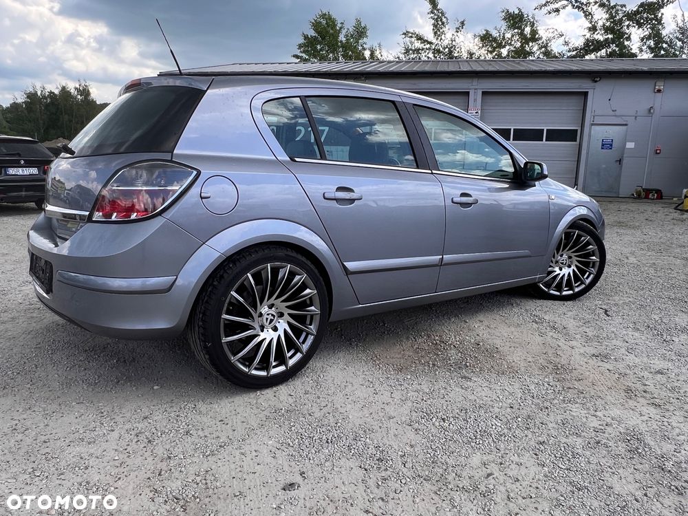 Opel Astra 2.0 Turbo Cosmo - 4