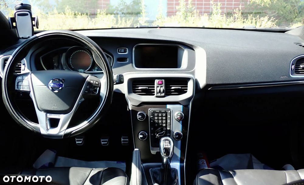 Volvo V40 D3 R Design - 12