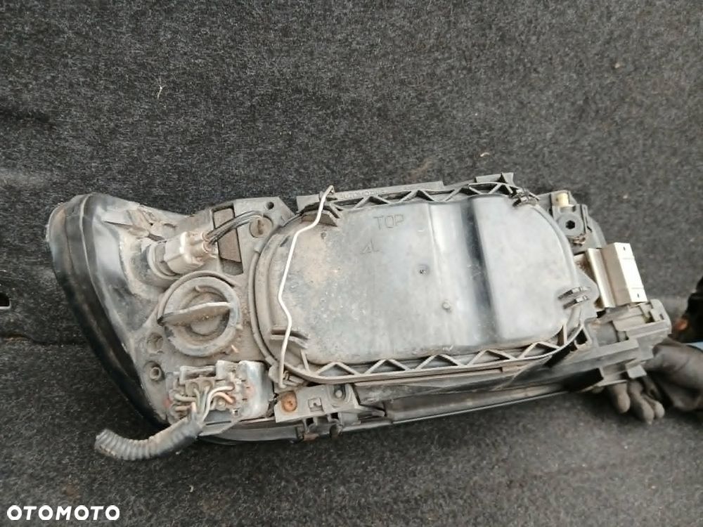 Volvo V50 lampa przednia lewa, prawa - 7