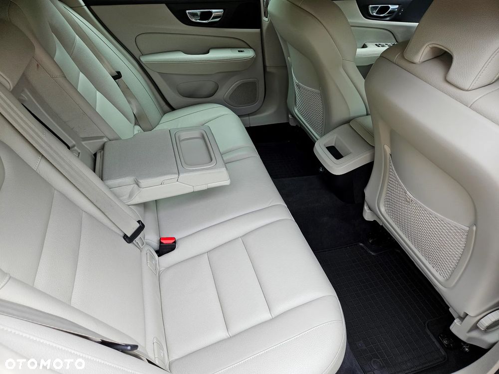 Volvo V60 T5 Geartronic Momentum Pro - 17