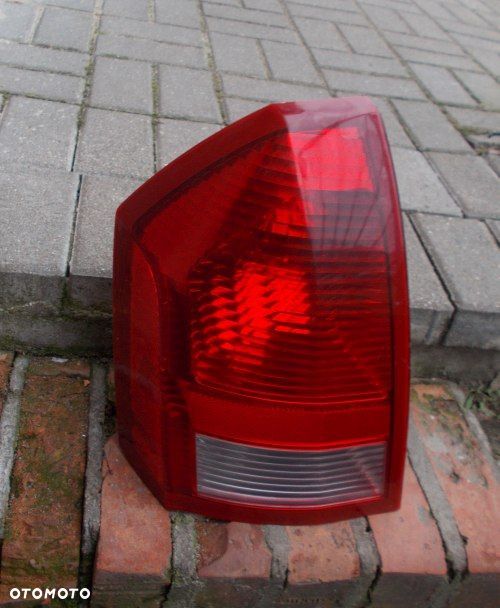 CHRYSLER 300C SEDAN LEWA TYLNA LAMPA ORYGINAŁ - 1