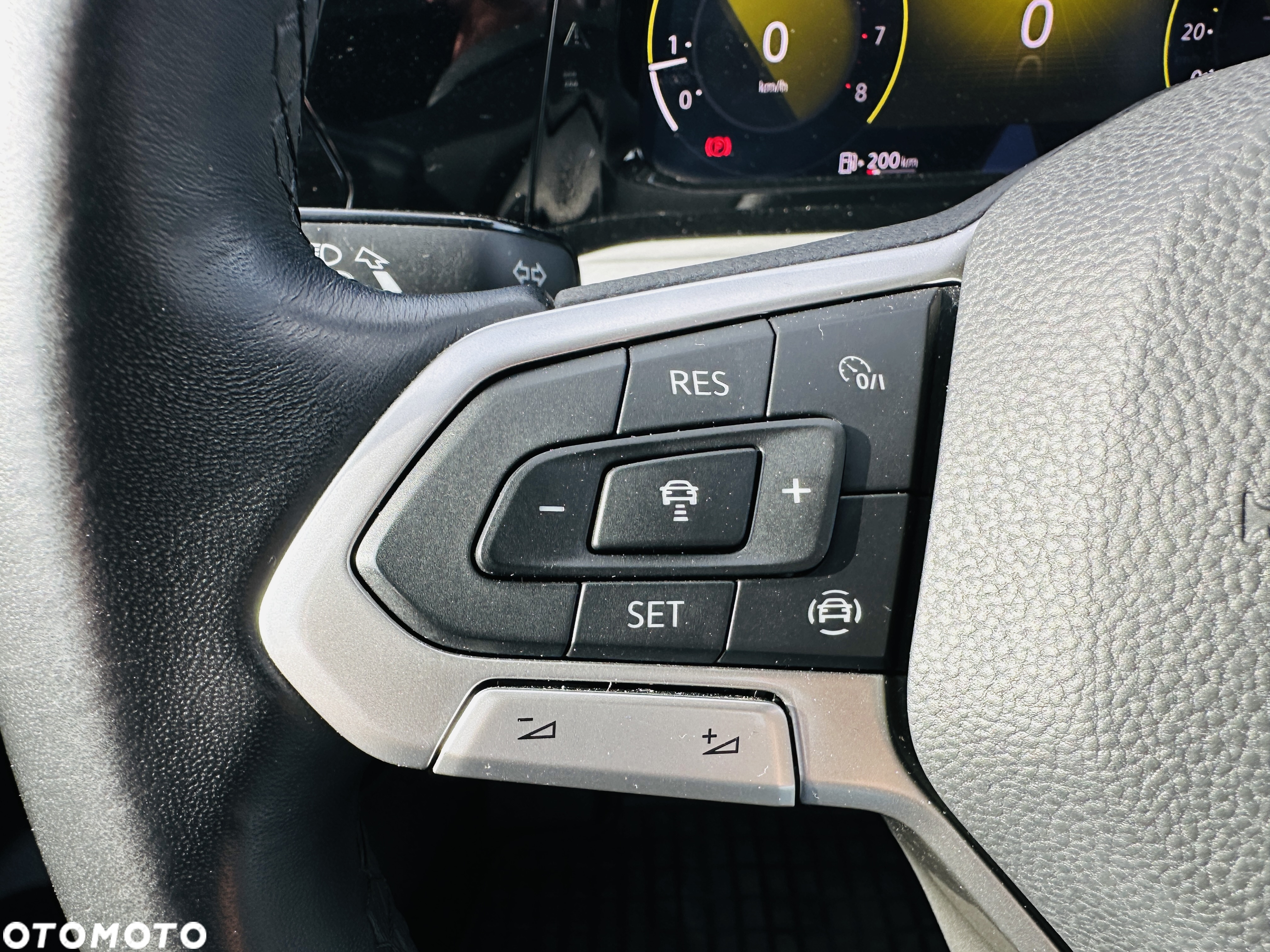 Volkswagen Golf VIII 1.5 TSI EVO Life - 24