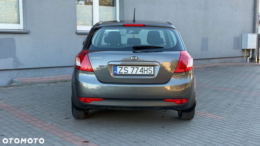 Kia Ceed 1.4 M - 11