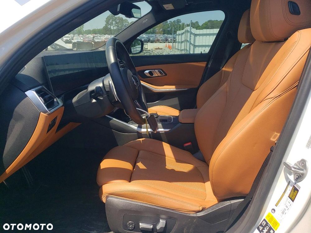 BMW Seria 3 330i xDrive M Sport - 8