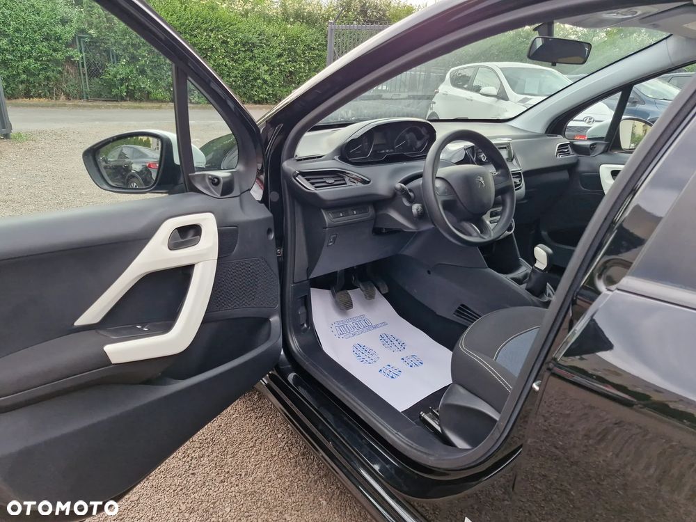 Peugeot 208 PureTech 82 Urban Move - 12