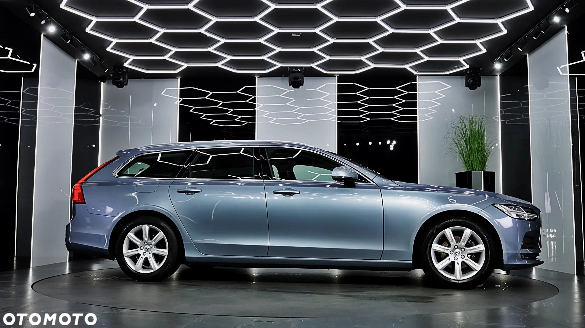 Volvo V90 D4 Momentum - 11
