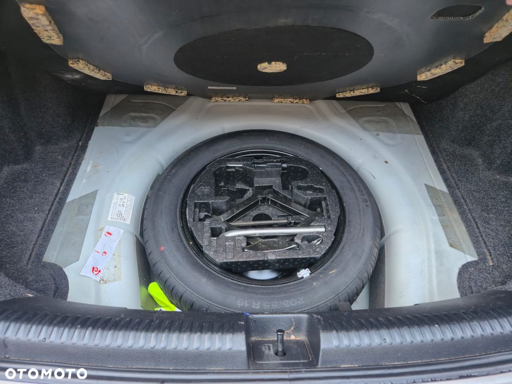 Volkswagen Jetta 1.6 TDI Blue Motion Technology Trendline - 14