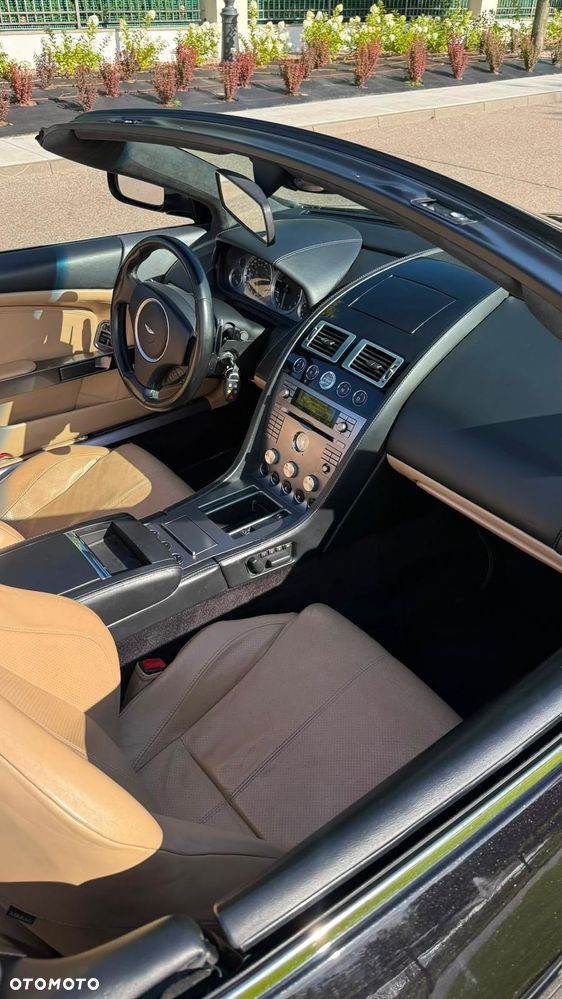 Aston Martin DB9 - 14