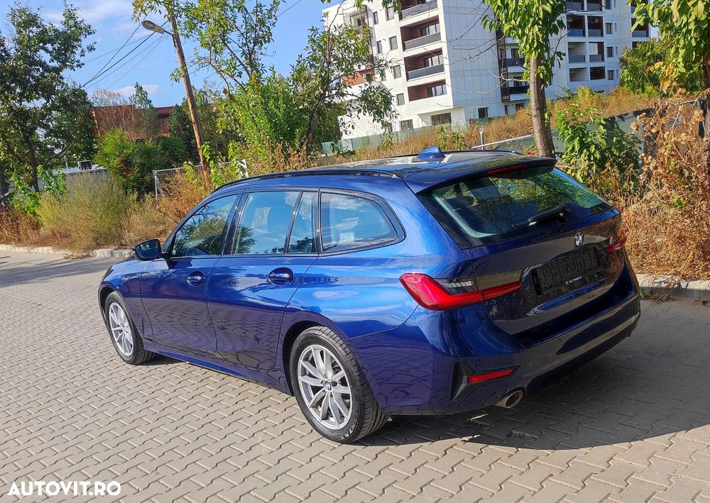 BMW Seria 3 320i Touring Aut. - 9