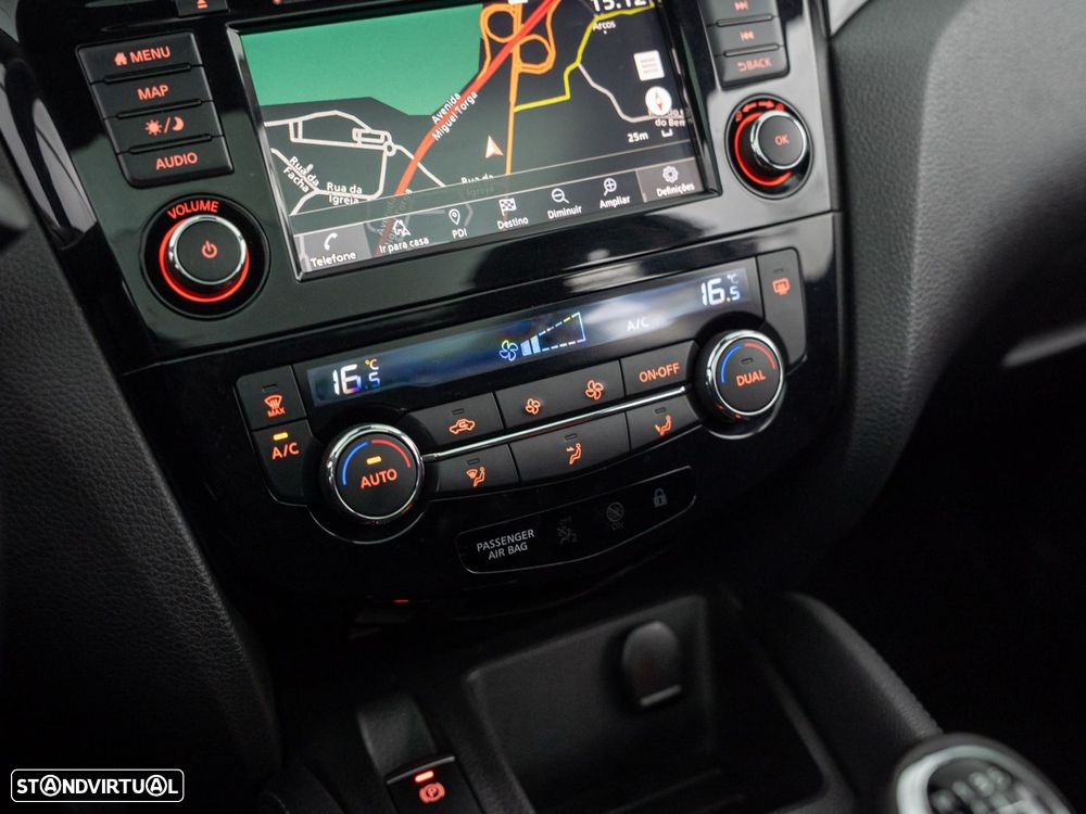 Nissan Qashqai 1.5 dCi N-Connecta - 26
