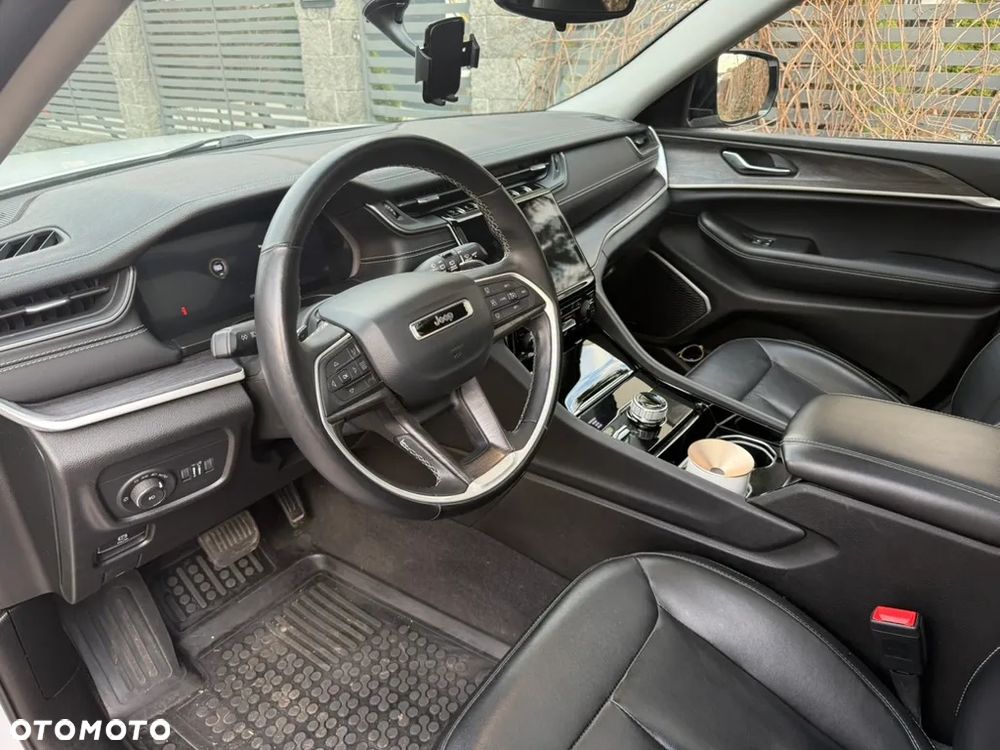 Jeep Grand Cherokee - 11