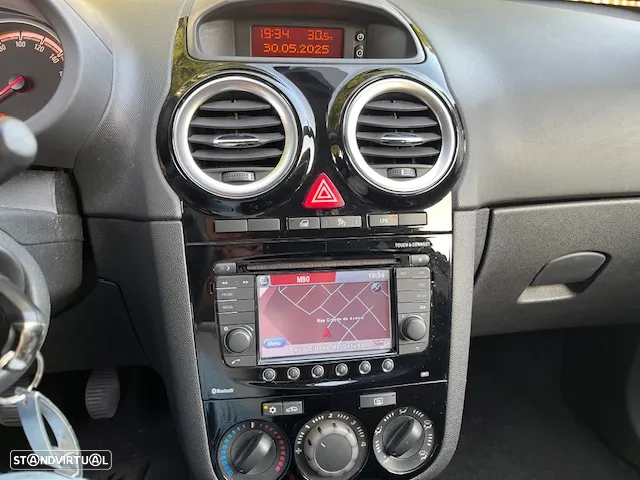 Opel Corsa 1.2 Go! FlexFuel - 11