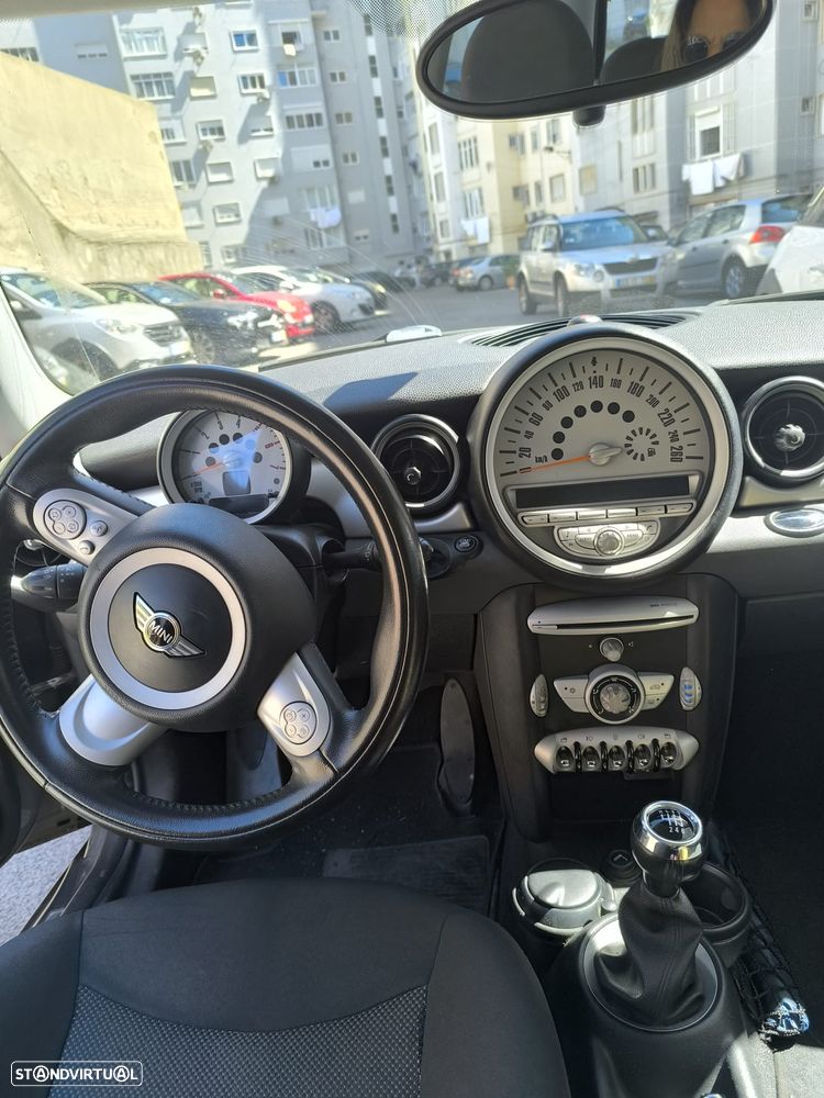 MINI 3 Portas One D - 8