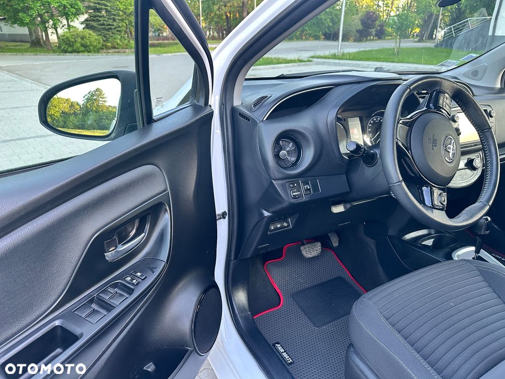 Toyota Yaris Hybrid 100 Premium EU6 - 33