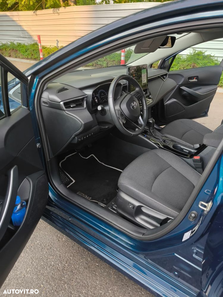 Toyota Corolla 1.8 HSD Business - 18