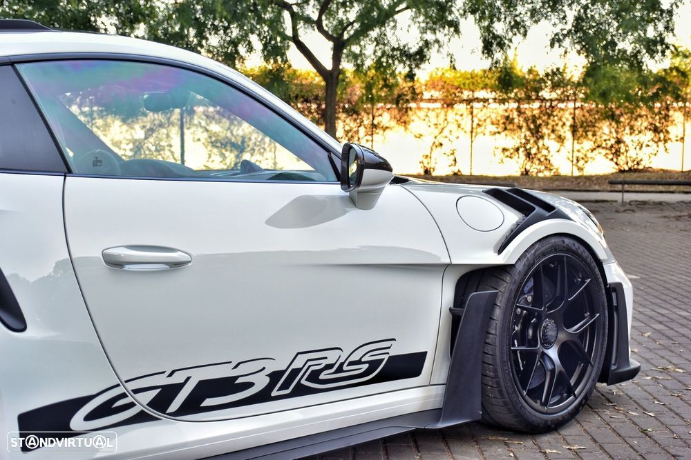 Porsche 911 (992) - 8