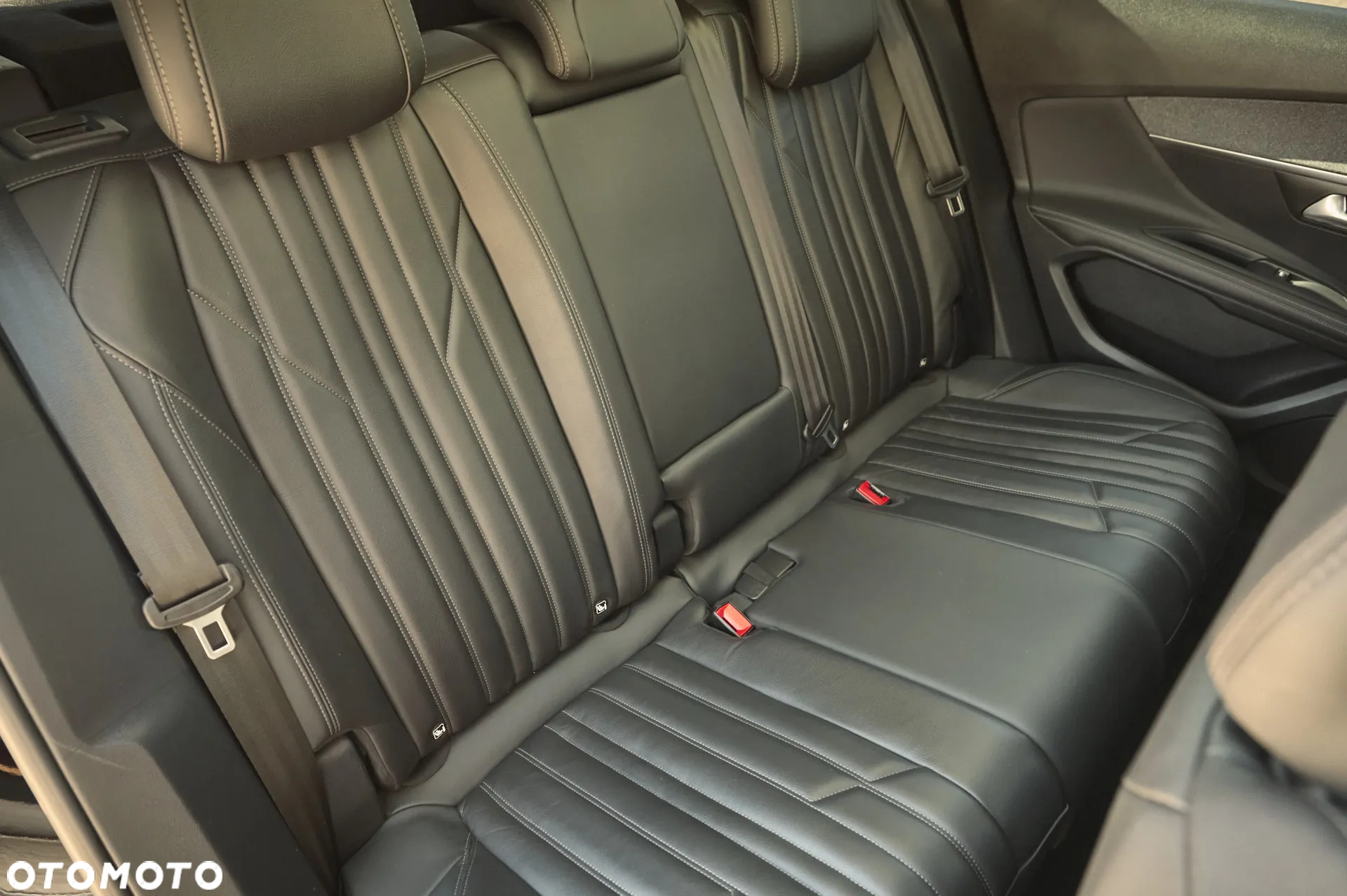Peugeot 3008 BlueHDi 130 Stop & Start Allure Business-Paket - 24