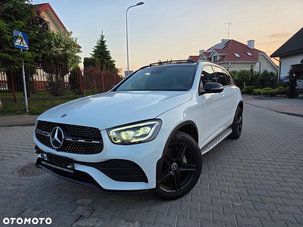 Mercedes-Benz GLC 200 4Matic 9G-TRONIC AMG Line - 9
